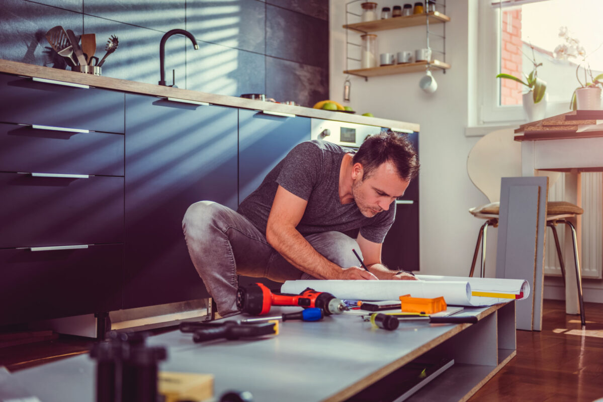 how much does it cost to have kitchen cabinets painted